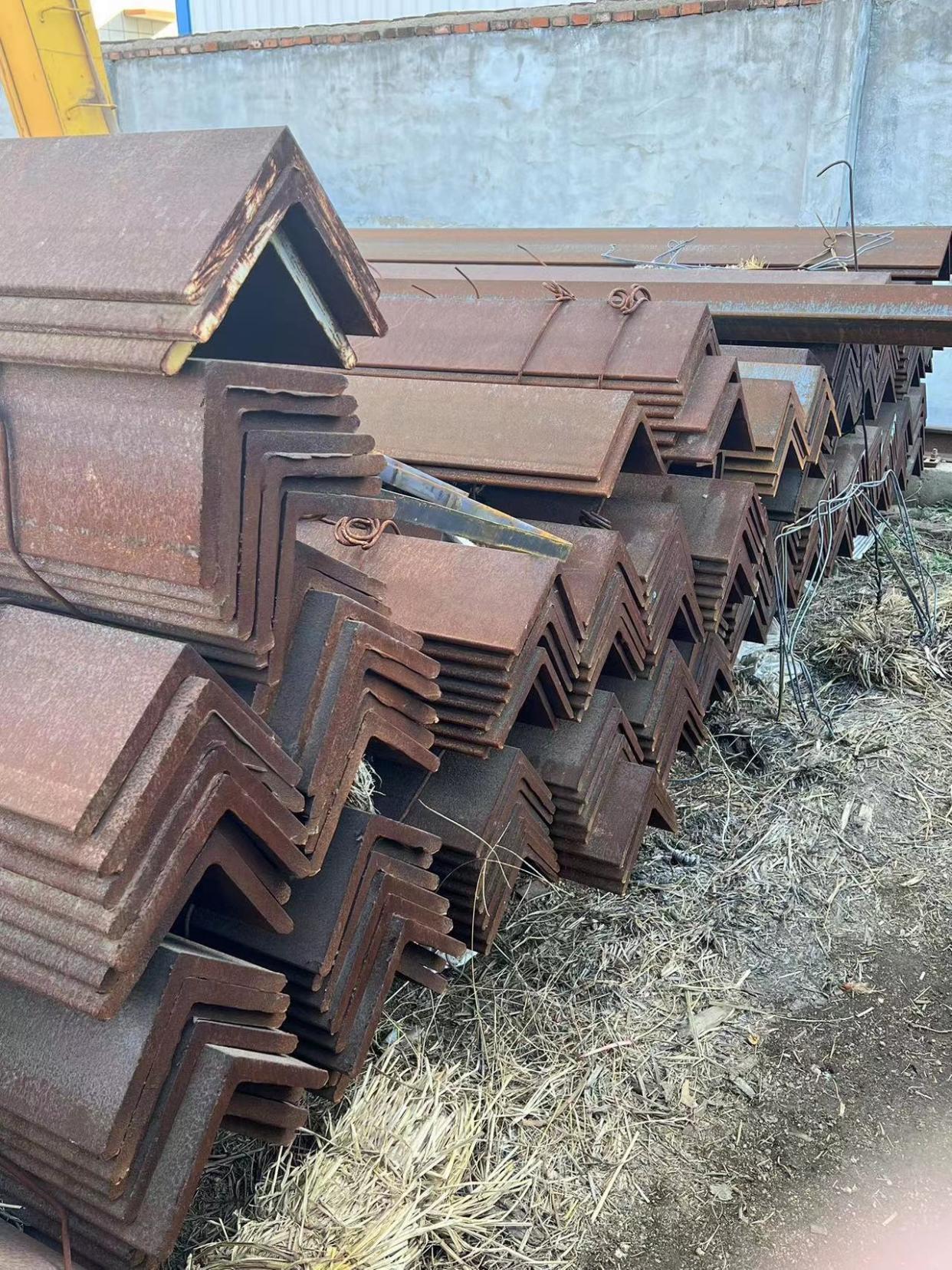 S275JR角鋼與槽鋼全解析 性能、標準與應用深度指南